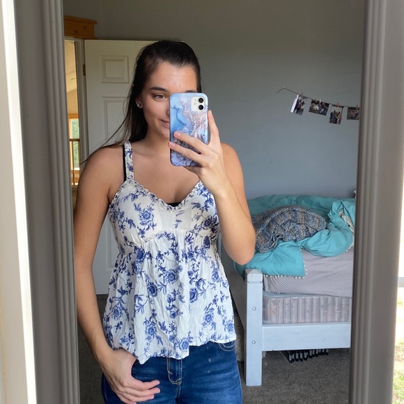 Derek Heart Tops - Blue and white floral tank